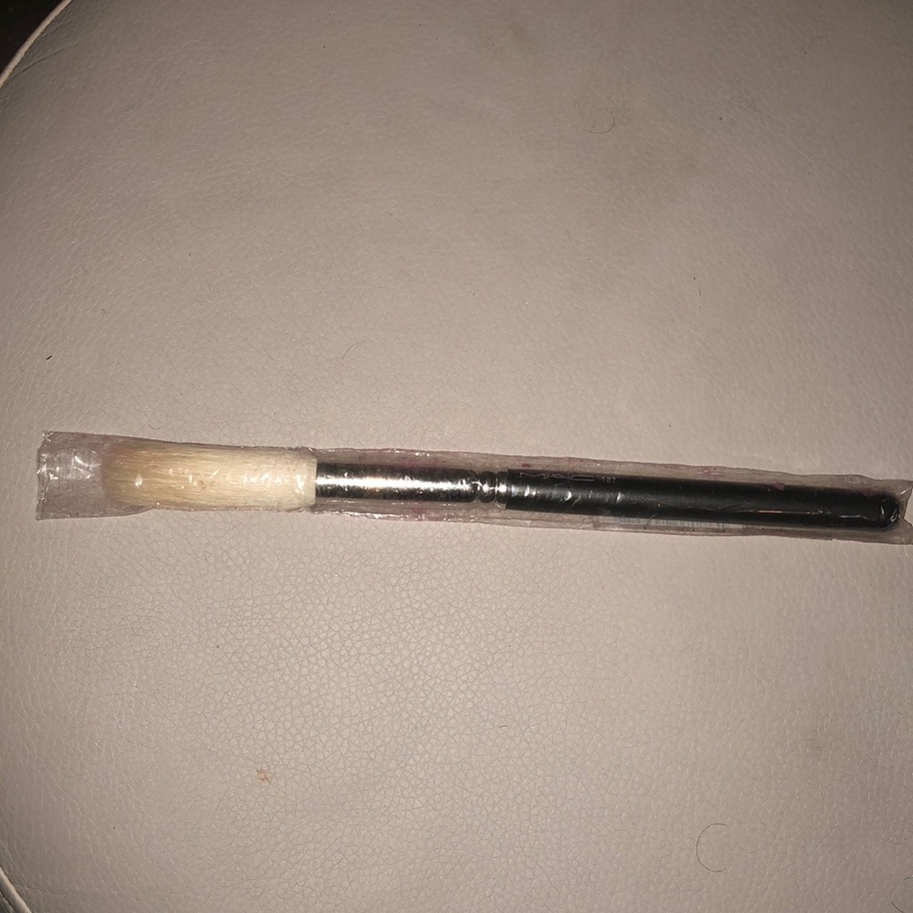 Makeup brush